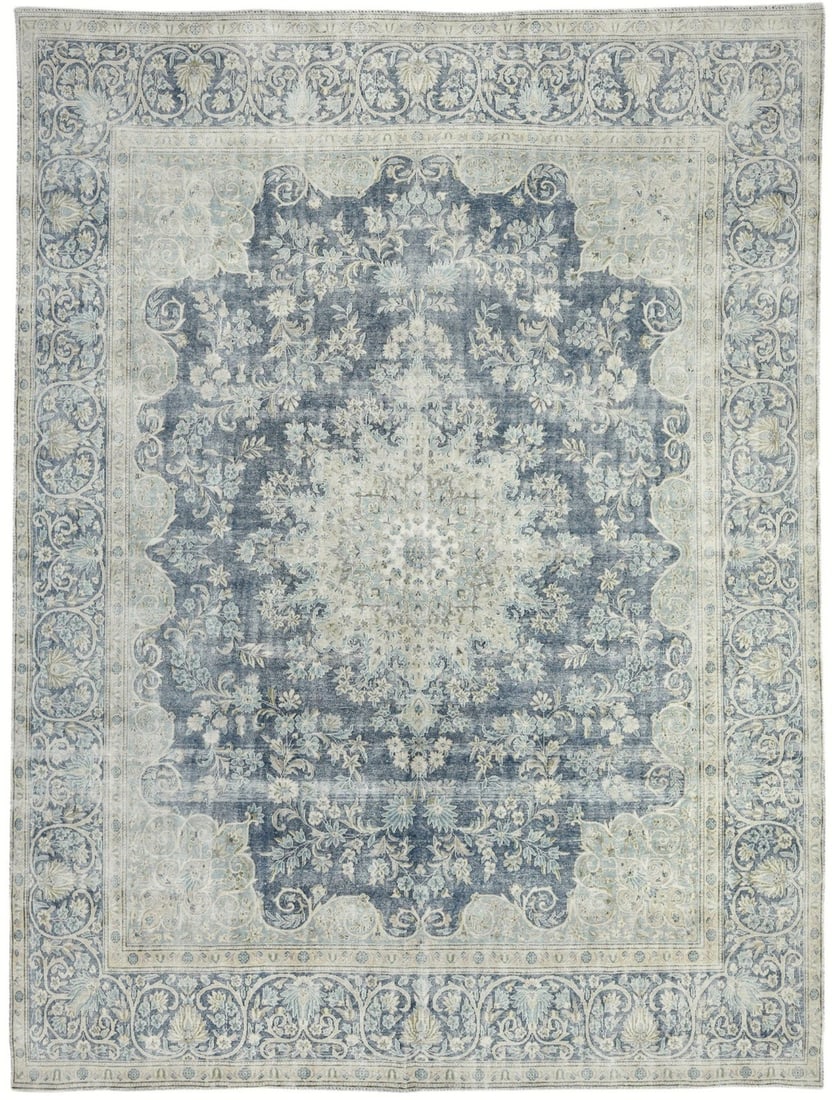 Vintage Handmade Oriental Floral Rug 9'5 x 12'9 Wool Distressed Design: Vintage Handmade Oriental Floral Rug 9'5 x 12'9 Wool Distressed Design Enhance your living space with this exquisite Handmade Antique Oriental Rug, featuring a distressed medallion floral design. Meas