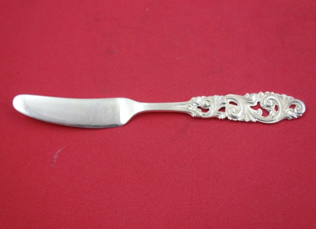 Mylius Brodrene Tele Sterling Silver Butter Spreader 5 1/8 inch: Mylius Brodrene Tele Sterling Silver Butter Spreader 5 1/8 inch This exquisite butter spreader from the Tele pattern by Mylius Brodrene is crafted from sterling silver. With a flat handle design, it m