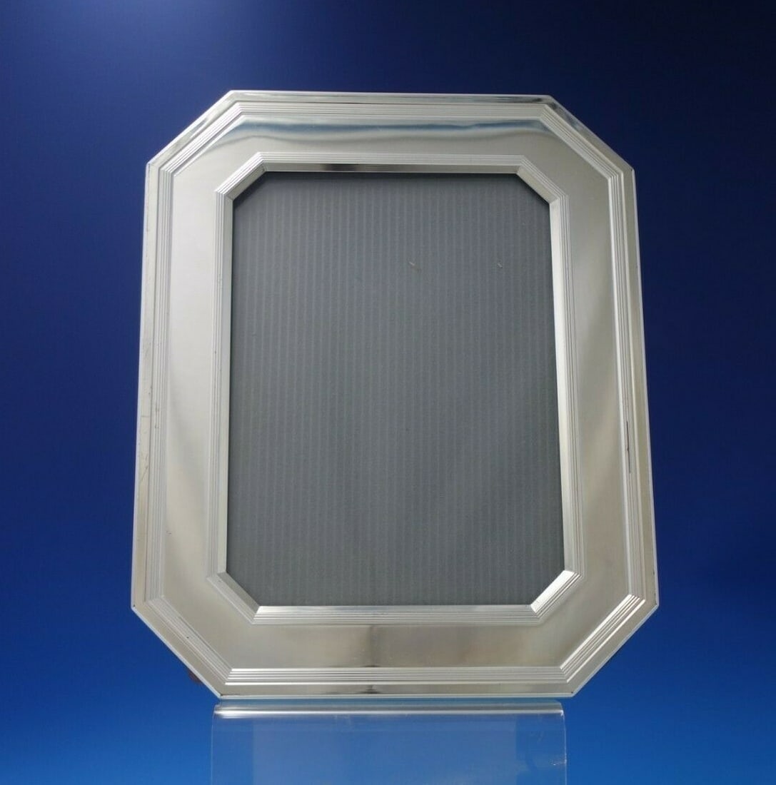 Christofle Albi Silverplate Picture Frame 7 x 5 Vintage 1960s: Christofle Albi Silverplate Picture Frame 7 x 5 Vintage 1960s This exquisite Albi picture frame by Christofle, crafted in France, showcases a sophisticated silverplate finish. Designed in the 1960s, t