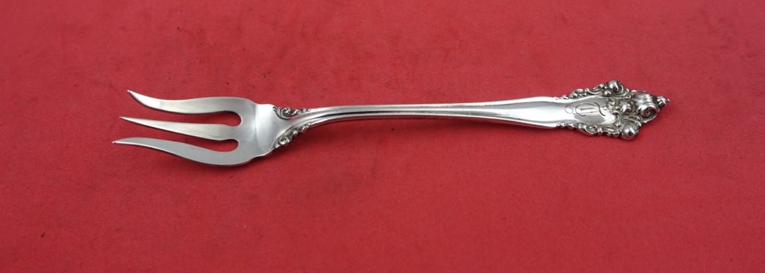 Reed and Barton La Splendide Sterling Silver Pickle Fork 6 Inch: Reed and Barton La Splendide Sterling Silver Pickle Fork 6 Inch Discover this elegant La Splendide pickle fork by Reed & Barton, crafted from high-quality sterling silver. Measuring 6 inches, this exq