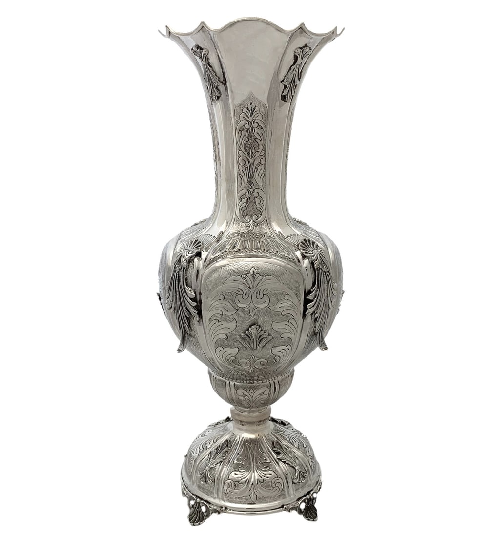 Handmade 925 Sterling Silver Flower Vase with Shell Leaf Design: Handmade 925 Sterling Silver Flower Vase with Shell Leaf Design This exquisite handmade flower vase is crafted from fine 925 sterling silver, showcasing intricate chased shell and leaf applique design