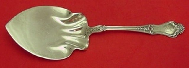 Dominick & Haff Imperial Sterling Silver Waffle Server 9 7/8": Dominick & Haff Imperial Sterling Silver Waffle Server 9 7/8" This exquisite waffle server from Dominick & Haff is crafted in fine sterling silver and features the elegant Imperial pattern. Measuring