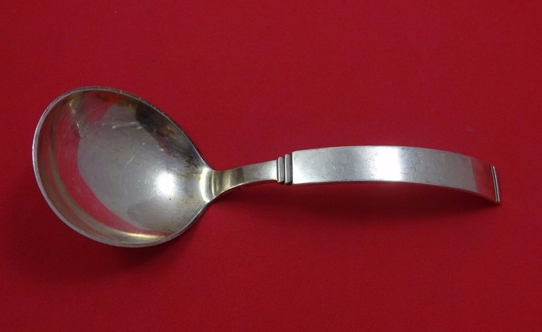 Funkis III W & S Sorensen Sterling Silver Gravy Ladle 6 Inch: Funkis III W & S Sorensen Sterling Silver Gravy Ladle 6 Inch Introducing the Funkis III Gravy Ladle crafted by W & S Sorensen, a stunning addition to your flatware collection. This exquisite serving p