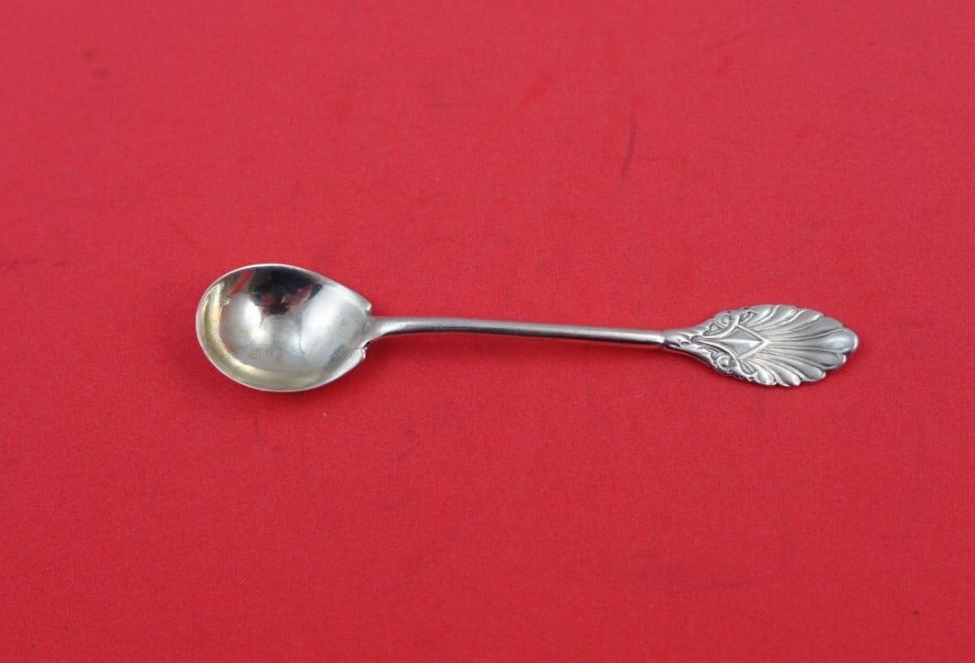 Grecian Salt Spoon by Gorham Coin Silver Vintage 3 3/4": Grecian Salt Spoon by Gorham Coin Silver Vintage 3 3/4" This exquisite Grecian salt spoon by Gorham showcases the artistry of vintage flatware from the 19th century. Crafted from high-quality coin sil