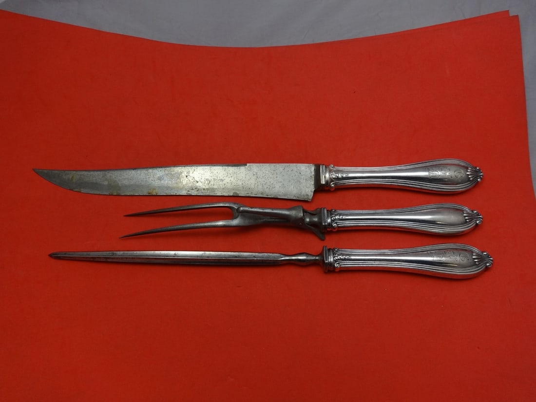 International Sterling Margaret Old 3pc Roast Carving Set: International Sterling Margaret Old 3pc Roast Carving Set This exquisite three-piece roast carving set features the elegant Margaret Old pattern by International Sterling. Crafted from high-quality st
