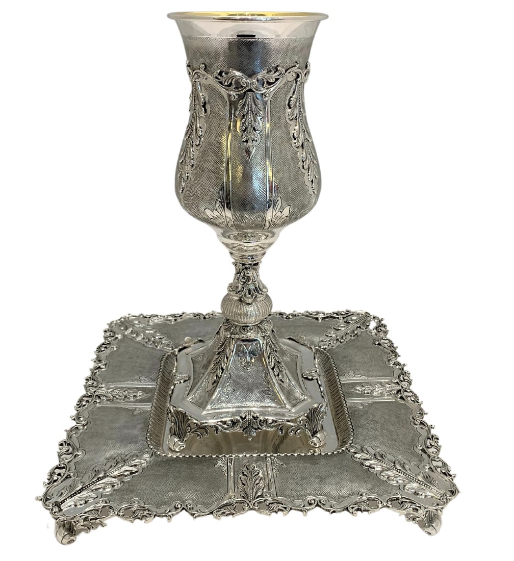 Handmade 925 Sterling Silver Eliyahu Cup & Tray with Leaf Applique: Handmade 925 Sterling Silver Eliyahu Cup & Tray with Leaf Applique This exquisite Eliyahu Passover Cup & Tray set is crafted from fine 925 sterling silver, featuring intricate handmade chased leaf app