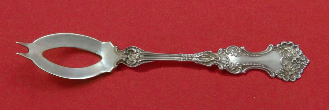 Whiting Pompadour Sterling Silver Olive Spoon Custom Made 5 1/4": Whiting Pompadour Sterling Silver Olive Spoon Custom Made 5 1/4" This exquisite olive spoon features the Pompadour pattern by Whiting, showcasing the elegance of sterling silver craftsmanship. Measuri