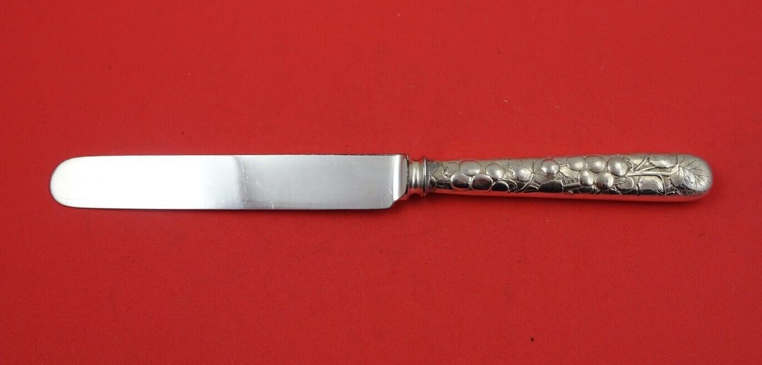 Whiting Berry Sterling Silver Blunt Knife Currant Motif 8.5 inches: Whiting Berry Sterling Silver Blunt Knife Currant Motif 8.5 inches This exquisite knife is part of the Berry pattern by Whiting, crafted from high-quality sterling silver. Featuring a hollow handle ad
