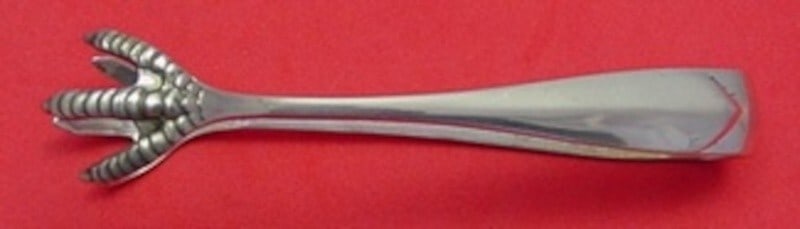 Dominick & Haff Pointed Antique Sterling Silver Sugar Tong 4 1/4 Inch: Dominick & Haff Pointed Antique Sterling Silver Sugar Tong 4 1/4 Inch Experience elegance with this exquisite sugar tong from Dominick & Haff, crafted in the timeless Pointed Antique pattern. Measurin