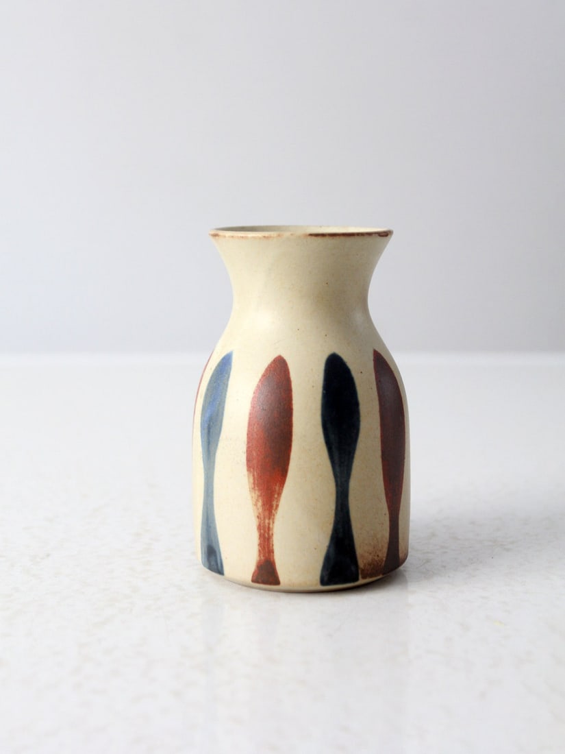 Vintage Enesco Mid-Century Pottery Vase with Hand-Painted Stripes: Vintage Enesco Mid-Century Pottery Vase with Hand-Painted Stripes Discover this exquisite Mid-Century Enesco Pottery Vase, a vintage masterpiece from the mid 20th century. Crafted from finely made sto