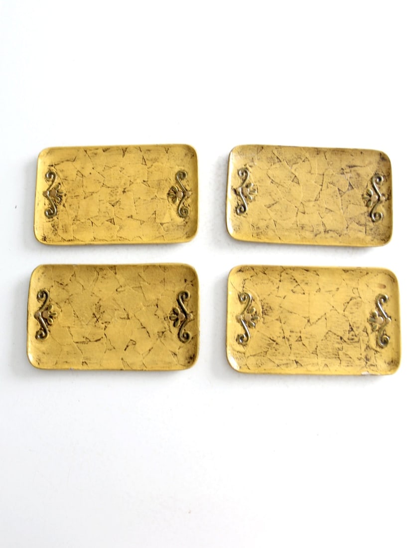 Set of 4 Vintage Fitz & Floyd Paper Mache Plates Goldenrod: Set of 4 Vintage Fitz & Floyd Paper Mache Plates Goldenrod Discover this charming set of four vintage Fitz & Floyd paper mache plates, beautifully crafted in Japan. Each goldenrod rectangular tray is
