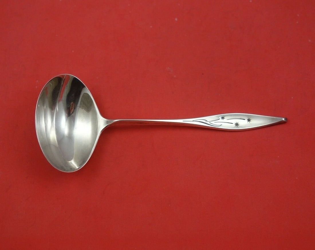 Reed and Barton Star Pattern Sterling Silver Gravy Ladle 7 1/8 In: Reed and Barton Star Pattern Sterling Silver Gravy Ladle 7 1/8 In Add a touch of elegance to your dining table with this exquisite gravy ladle from Reed & Barton. Made of high-quality sterling