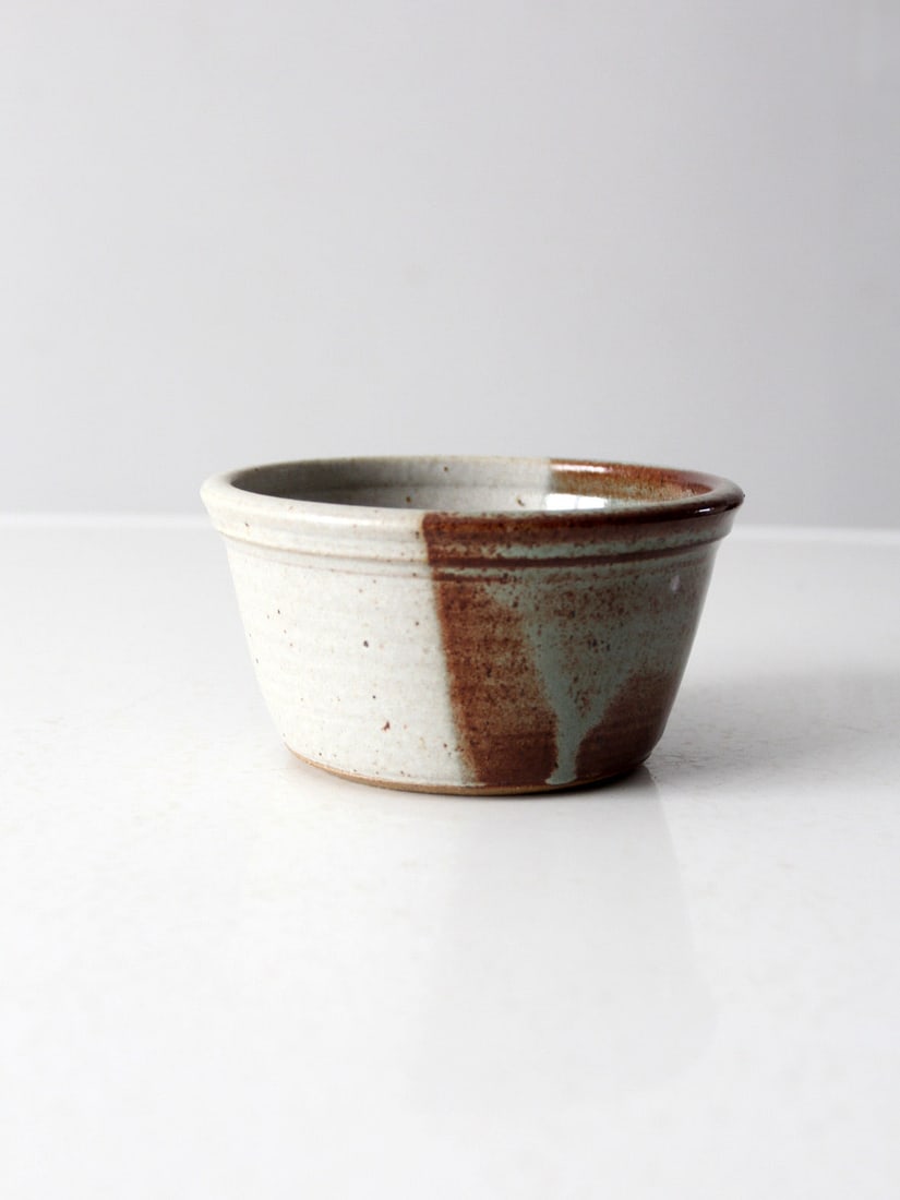 Handmade Vintage Studio Pottery Bowl with Speckled Glaze: Handmade Vintage Studio Pottery Bowl with Speckled Glaze This vintage studio pottery bowl features a unique handmade design and is signed by the artist. It showcases a striking speckled glaze in white