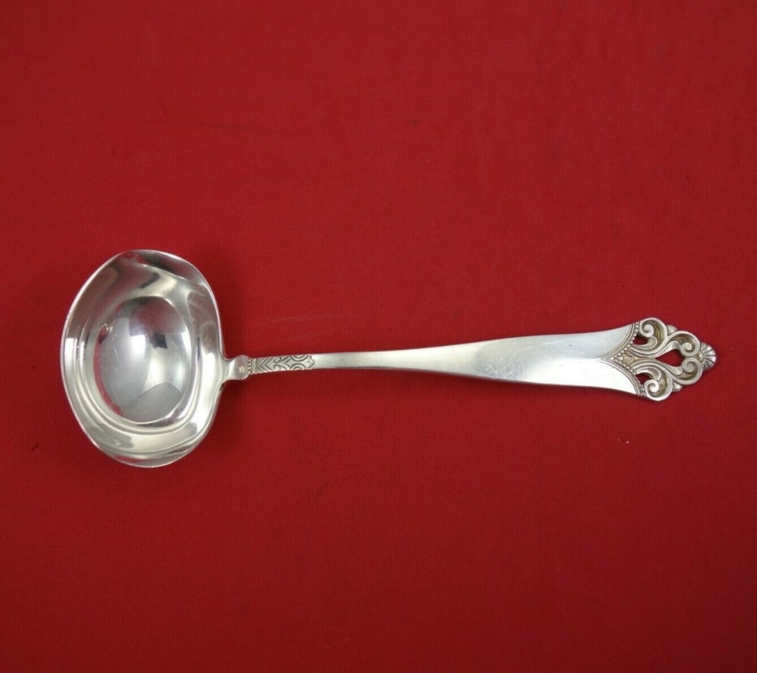 Th. Marthinsen Lillemor Silverplate Gravy Ladle 6 7/8 Inches: Th. Marthinsen Lillemor Silverplate Gravy Ladle 6 7/8 Inches This elegant gravy ladle features the Lillemor pattern by Th. Marthinsen, crafted from high-quality silverplate. Measuring 6 7/8 inches, th