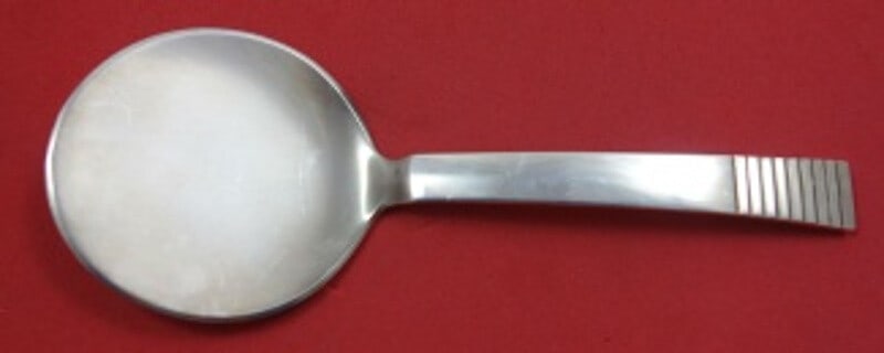 Georg Jensen Parallel Sterling Silver Petit Four Server 5.5 Inches: Georg Jensen Parallel Sterling Silver Petit Four Server 5.5 Inches This exquisite Petit Four Server is a stunning example of the Parallel pattern by renowned maker Georg Jensen. Crafted from high-qual
