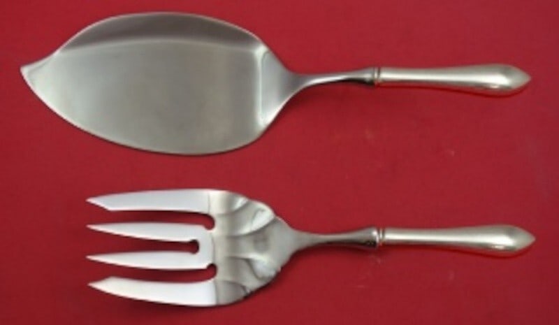 Dominick & Haff Pointed Antique Sterling Silver Salmon Serving Set 2pc: Dominick & Haff Pointed Antique Sterling Silver Salmon Serving Set 2pc This exquisite 2-piece salmon serving set, crafted by Dominick & Haff, showcases the elegant Pointed Antique pattern. Made of hig