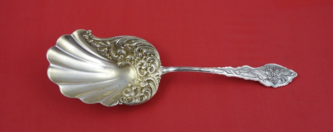 Unger Narcissus Sterling Silver Cracker Scoop 9 1/8 Goldwashed Monogrammed: Unger Narcissus Sterling Silver Cracker Scoop 9 1/8 Goldwashed Monogrammed Presenting the exquisite Narcissus cracker scoop, crafted by Unger in sterling silver. This elegant serving piece features a