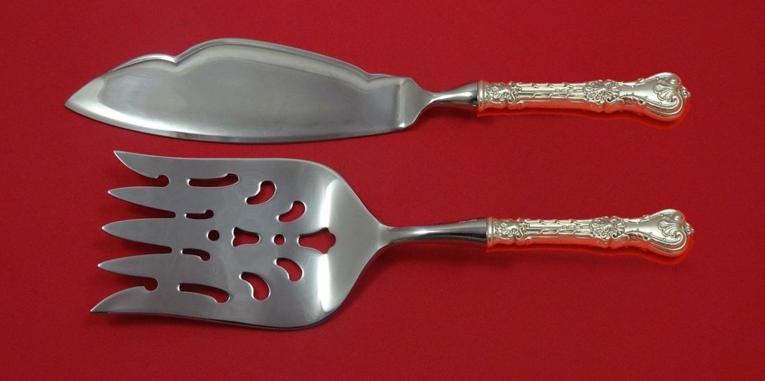 Whiting King Edward Sterling Silver Handle Fish Serving Set 2 Pieces: Whiting King Edward Sterling Silver Handle Fish Serving Set 2 Pieces This King Edward fish serving set by Whiting features a custom sterling silver hollow handle paired with stainless steel serving ut