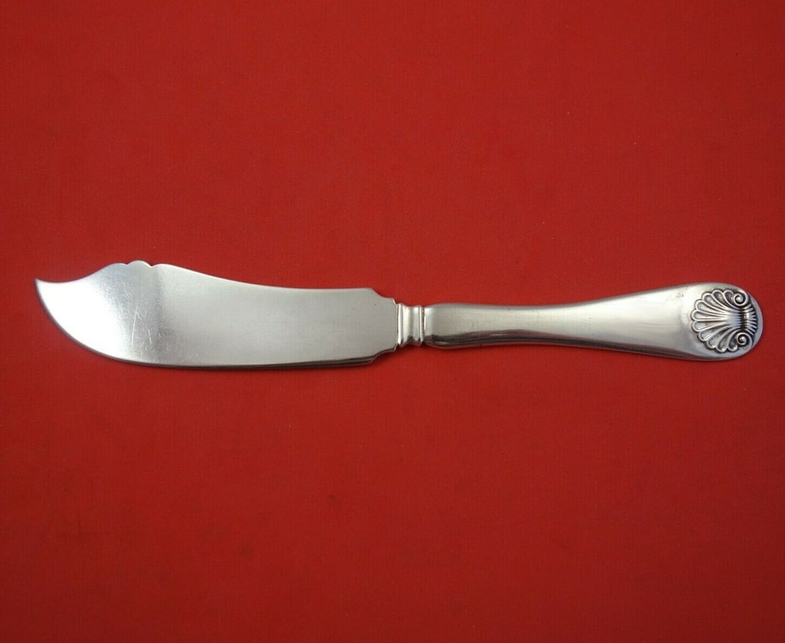 Frank Smith Shell Pattern Sterling Silver Fish Knife 7 1/4": Frank Smith Shell Pattern Sterling Silver Fish Knife 7 1/4" This exquisite fish knife is part of the Shell pattern by Frank Smith, crafted from high-quality sterling silver. Measuring 7 1/4 inches, it