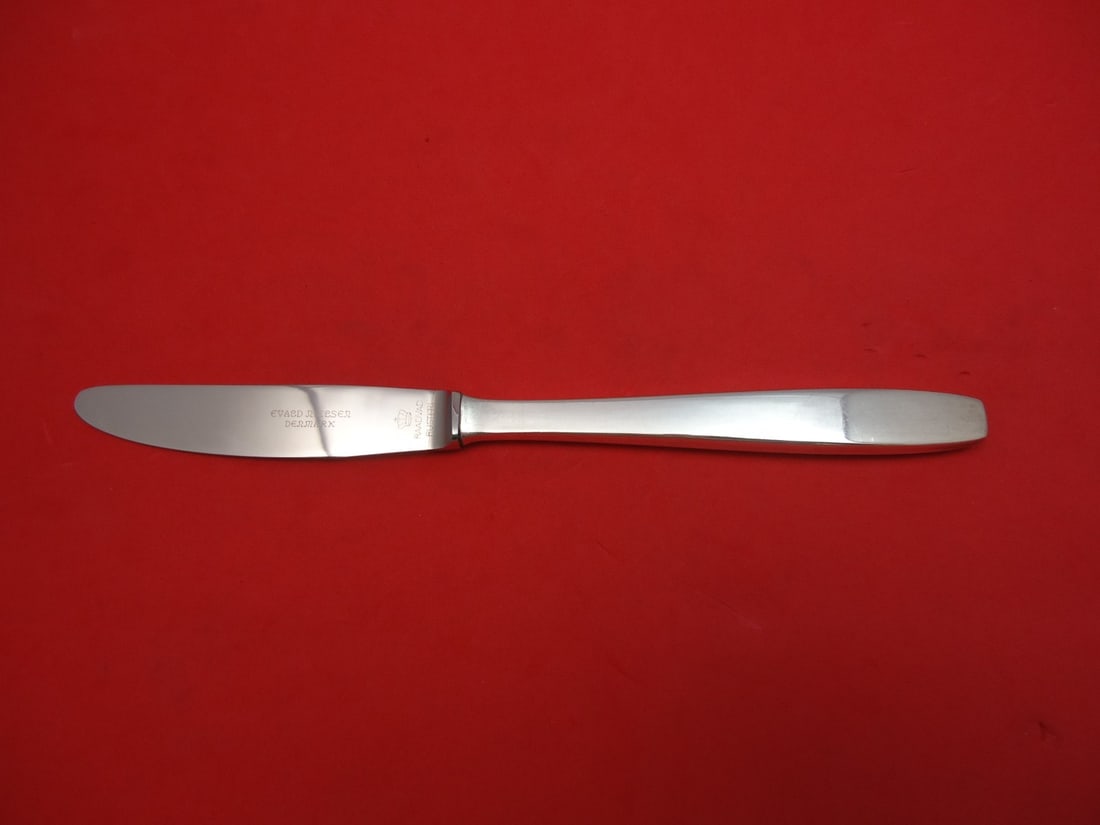 Evald Nielsen Funkis Sterling Silver Dinner Knife 8 3/8": Evald Nielsen Funkis Sterling Silver Dinner Knife 8 3/8" This exquisite dinner knife features the iconic Funkis pattern by Evald Nielsen. Crafted from high-quality sterling silver, this long-handled k