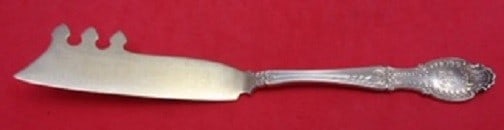 Tiffany & Co. Richelieu Sterling Silver Cheese Knife 7 3/8" Goldwashed: Tiffany & Co. Richelieu Sterling Silver Cheese Knife 7 3/8" Goldwashed Discover the elegance of the Richelieu cheese knife by Tiffany & Co., crafted from sterling silver and featuring a goldwashed fin