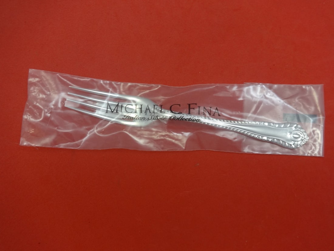 Gadroon by Carrs Sterling Silver 7 3/8 Inch Salad Fork New: Gadroon by Carrs Sterling Silver 7 3/8 Inch Salad Fork New Introducing the Gadroon by Carrs Sterling Silver Salad Fork, measuring 7 3/8 inches. This elegant flatware piece exhibits the classic Gadroon