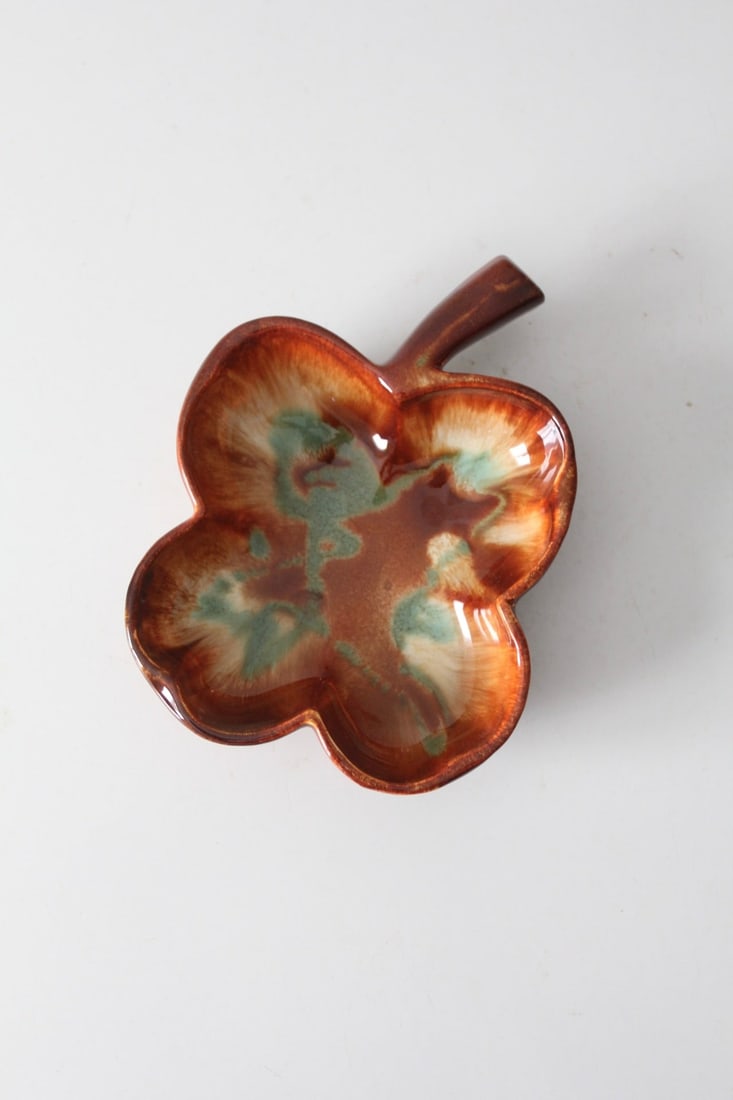 Vintage Dryden Ozark Frontier Leaf Bowl Rustic Home Decor: Vintage Dryden Ozark Frontier Leaf Bowl Rustic Home Decor Enhance your decor with this vintage Dryden Ozark Frontier leaf bowl, a charming piece that captures mid-century rustic artistry. Crafted in a