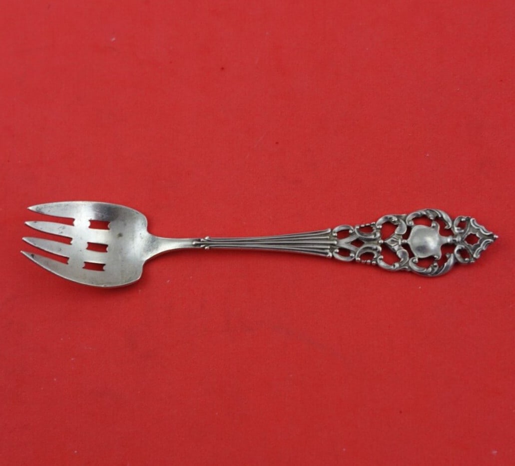 Mount Vernon York Sterling Silver Ice Cream Fork 5 Inch by Howard: Mount Vernon York Sterling Silver Ice Cream Fork 5 Inch by Howard Discover this exquisite York pattern ice cream fork by Mount Vernon, crafted in sterling silver. This 5-inch fork features a beautiful