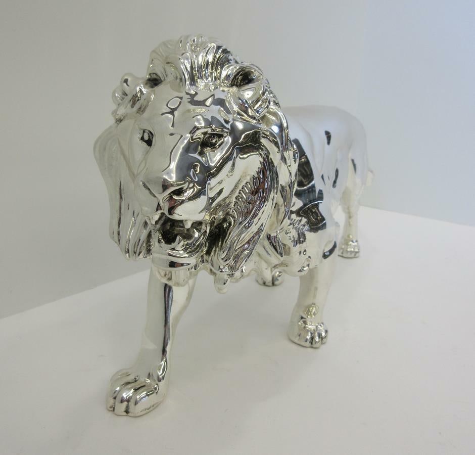 Handcrafted Italian Silver Plated Fierce Lion King Figurine MA/718: Handcrafted Italian Silver Plated Fierce Lion King Figurine MA/718 This exquisite Italian silver plated lion figurine showcases a fierce king of the jungle design, meticulously handcrafted with intric