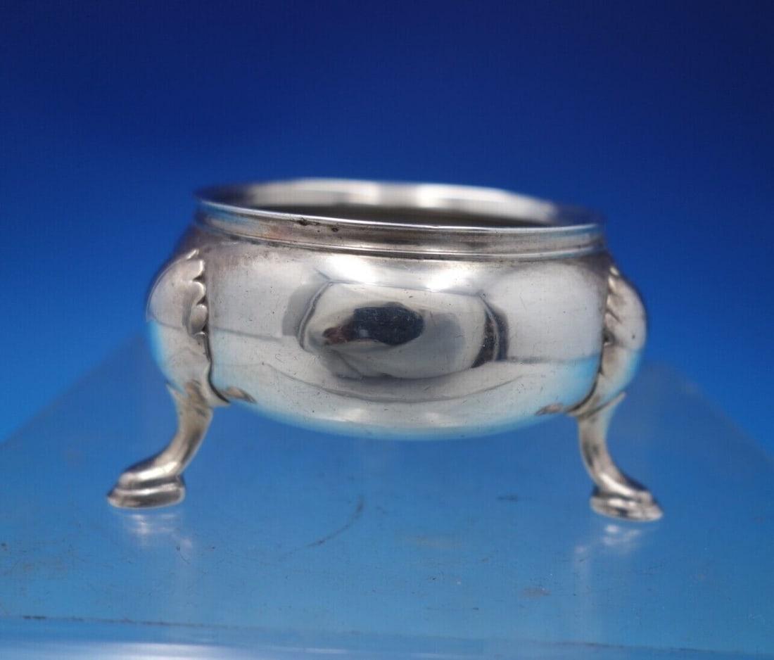 Antique English Georgian Sterling Silver Salt Cellar Circa 1746 2.96 ozt: Antique English Georgian Sterling Silver Salt Cellar Circa 1746 2.96 ozt This exquisite English Georgian sterling silver salt cellar, dating back to circa 1746, showcases a classic design with a maste