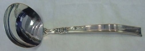 Oneida Silver Rose Sterling Silver Gravy Ladle 6.5 Vintage: Oneida Silver Rose Sterling Silver Gravy Ladle 6.5 Vintage This vintage gravy ladle from Oneida features the elegant Silver Rose pattern and is crafted from high-quality sterling silver. Measuring 6 1