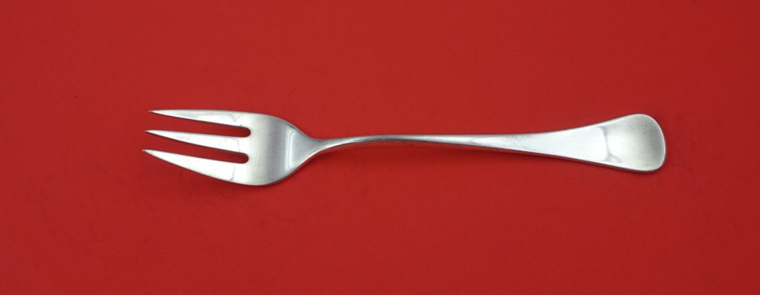 W&S Sorensen Patricia Sterling Silver 3-Tine Salad Fork 6.75": W&S Sorensen Patricia Sterling Silver 3-Tine Salad Fork 6.75" This exquisite 3-tine salad fork is part of the Patricia pattern by W&S Sorensen, crafted from high-quality sterling silver. Measuring 6 3