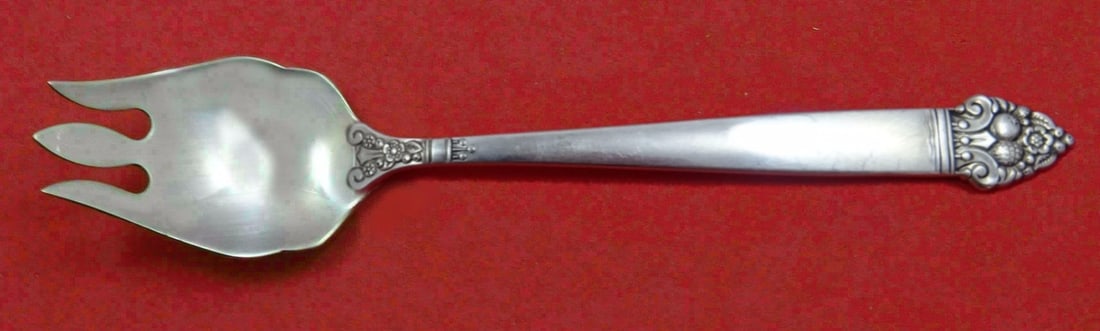 Oneida King Cedric Sterling Silver Custom Spork 5 3/4": Oneida King Cedric Sterling Silver Custom Spork 5 3/4" Indulge in elegance with this custom-made spork from the King Cedric pattern by Oneida. Made of high-quality sterling silver, this versatile cake