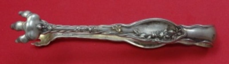 Sterling Silver Sugar Tongs 3.5 Inch Mille Fleurs Pattern: Sterling Silver Sugar Tongs 3.5 Inch Mille Fleurs Pattern This is a sterling silver sugar tong measuring 3 1/2 inches, crafted in the Mille Fleurs pattern by International. Dating from 1900-1940, it f