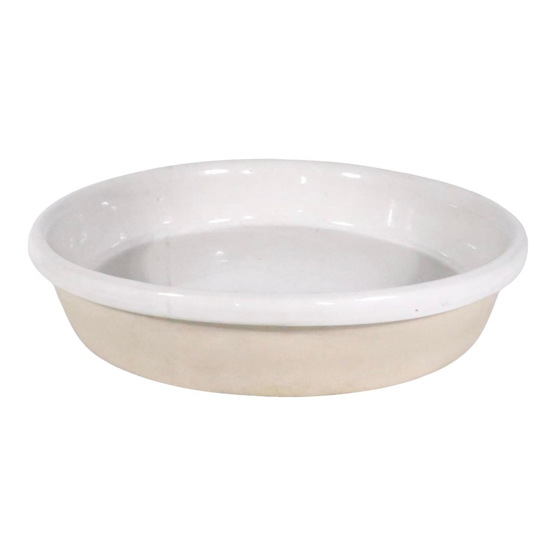 Vermont Pottery Deep Bowl Attributed to David Gil Circa 1970s-1980s: Vermont Pottery Deep Bowl Attributed to David Gil Circa 1970s-1980s This Bennington Potters deep dish bowl, crafted in Vermont circa 1970s to 1980s, is attributed to designer David Gil. The bowl featu