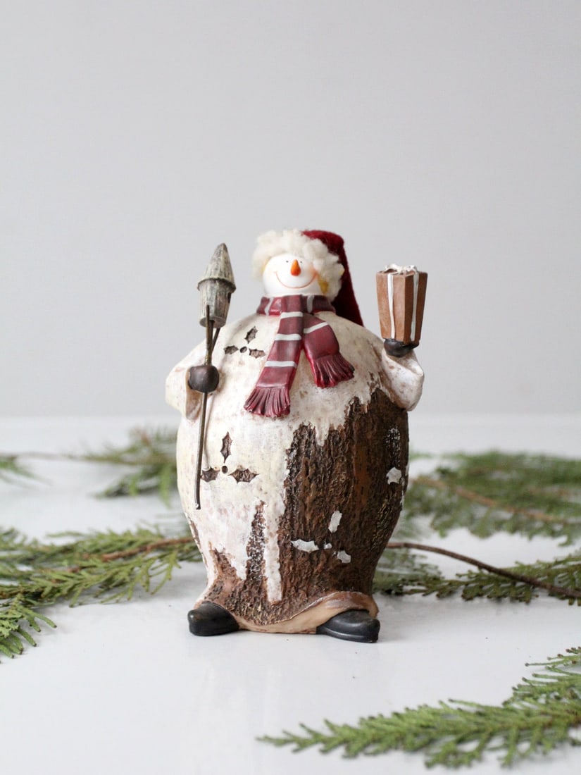 Charming Vintage Snowman Decor with Birdhouse and Gift: Charming Vintage Snowman Decor with Birdhouse and Gift This charming vintage snowman Christmas decor figure showcases a delightful woodland-inspired aesthetic. With a unique bark-like body, adorned wi