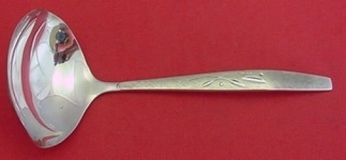 Oneida Will-O-Wisp Sterling Silver Gravy Ladle 6 5/8 inches: Oneida Will-O-Wisp Sterling Silver Gravy Ladle 6 5/8 inches Add elegance to your dining experience with this exquisite Will-O-Wisp gravy ladle by Oneida. Crafted from high-quality sterling silver, thi