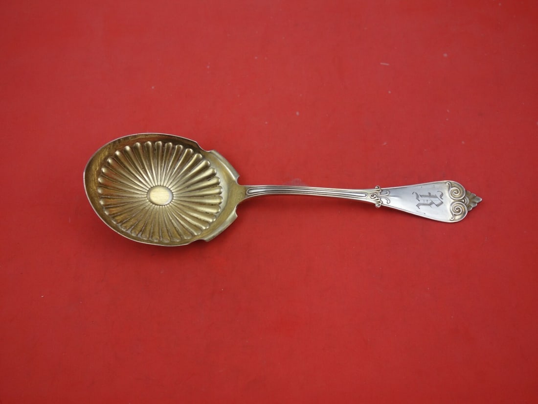 Tiffany & Co Beekman Sterling Silver Berry Spoon Gold-Washed Daisy 9 1/4 in: Tiffany & Co Beekman Sterling Silver Berry Spoon Gold-Washed Daisy 9 1/4 in This exquisite Beekman Berry Spoon by Tiffany & Co. is crafted from high-quality sterling silver and features a stunning gol