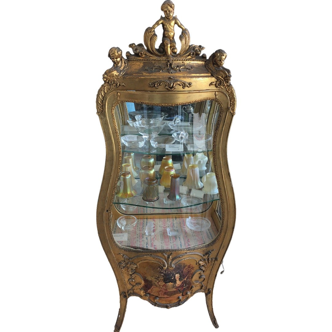 19th Century French Style Gilt Wood Vitrine Cabinet with Painting: 19th Century French Style Gilt Wood Vitrine Cabinet with Painting This exquisite French Style 19th Century Gilt Wood Vitrine Cabinet features a stunning painting on the bottom, showcasing the elegance
