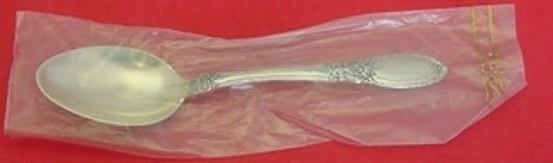 Towle Sterling Silver Old Mirror Place Soup Spoon 6 5/8 Inch New: Towle Sterling Silver Old Mirror Place Soup Spoon 6 5/8 Inch New Enhance your dining experience with this exquisite Old Mirror place soup spoon by Towle, crafted from high-quality sterling silver. Mea