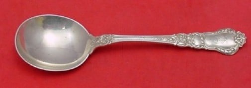 Gorham Baronial Old Sterling Silver Gumbo Soup Spoon 6 7/8": Gorham Baronial Old Sterling Silver Gumbo Soup Spoon 6 7/8" This exquisite gumbo soup spoon, crafted by Gorham in the stunning Baronial Old pattern, showcases the elegance of sterling silver. Measurin