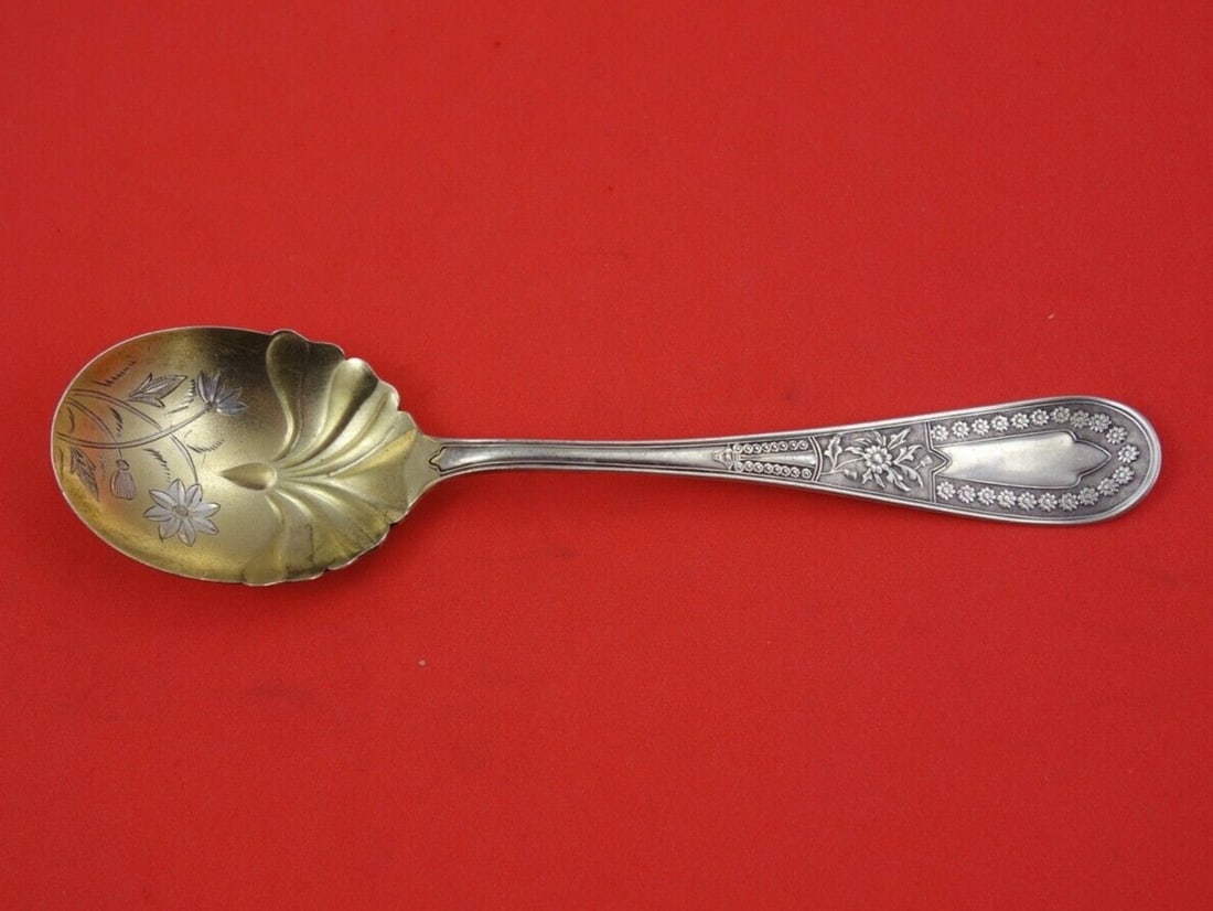 Towle Daisy Sterling Silver Sugar Spoon Gold Wash 5 5/8": Towle Daisy Sterling Silver Sugar Spoon Gold Wash 5 5/8" This exquisite sugar spoon features the classic Daisy pattern by Towle, crafted from high-quality sterling silver. Measuring 5 5/8 inches, it s