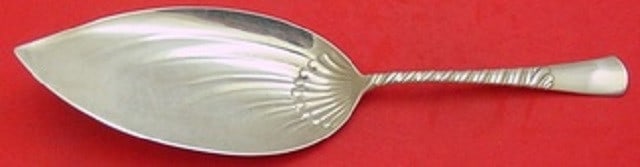 Gorham Colonial Sterling Silver Fish Server 11 1/4 Inch Serving Piece: Gorham Colonial Sterling Silver Fish Server 11 1/4 Inch Serving Piece Presenting a stunning Colonial by Gorham Sterling Silver Fish Server, measuring 11 1/4 inches in length. This exquisite serving pi
