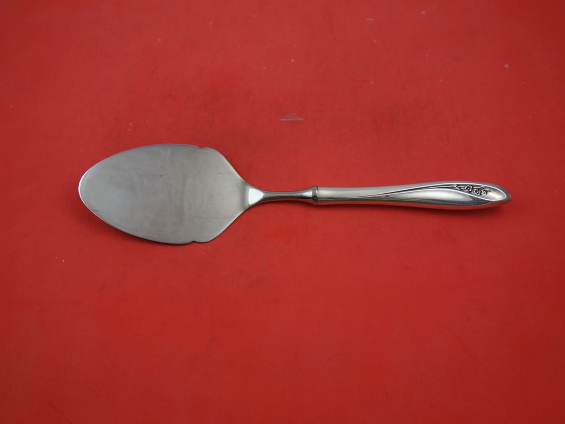 Reed & Barton Petite Fleur Sterling Silver Pastry Server 10 1/4": Reed & Barton Petite Fleur Sterling Silver Pastry Server 10 1/4" This exquisite pastry server from Reed & Barton features a beautiful Petite Fleur pattern, crafted from high-quality sterling silver wi