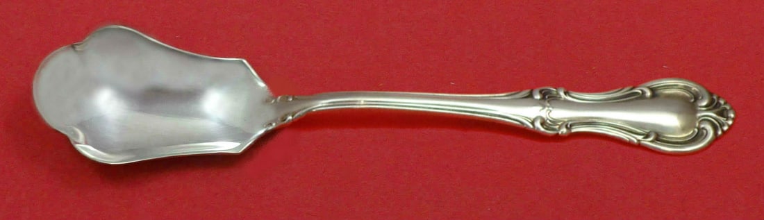 International Sterling Silver Joan of Arc Relish Scoop Custom 5 7/8": International Sterling Silver Joan of Arc Relish Scoop Custom 5 7/8" This exquisite relish scoop, crafted in the Joan of Arc pattern by International Sterling, showcases the elegance of early 20th-cen