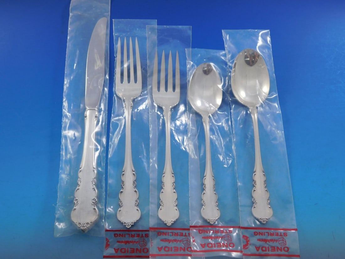 Oneida Martinique Sterling Silver Flatware Set for 4 - 20 Pieces with Caddy: Oneida Martinique Sterling Silver Flatware Set for 4 - 20 Pieces with Caddy Discover the elegant Martinique Sterling Silver Flatware Set by Oneida, a perfect starter collection for those who appreciat