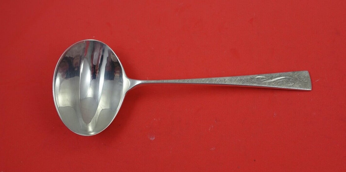 Reed and Barton Da Vinci Sterling Silver Gravy Ladle 7.5 Inch: Reed and Barton Da Vinci Sterling Silver Gravy Ladle 7.5 Inch Enhance your dining experience with this elegant Da Vinci Gravy Ladle from Reed and Barton. Crafted from high-quality sterling silver (.92