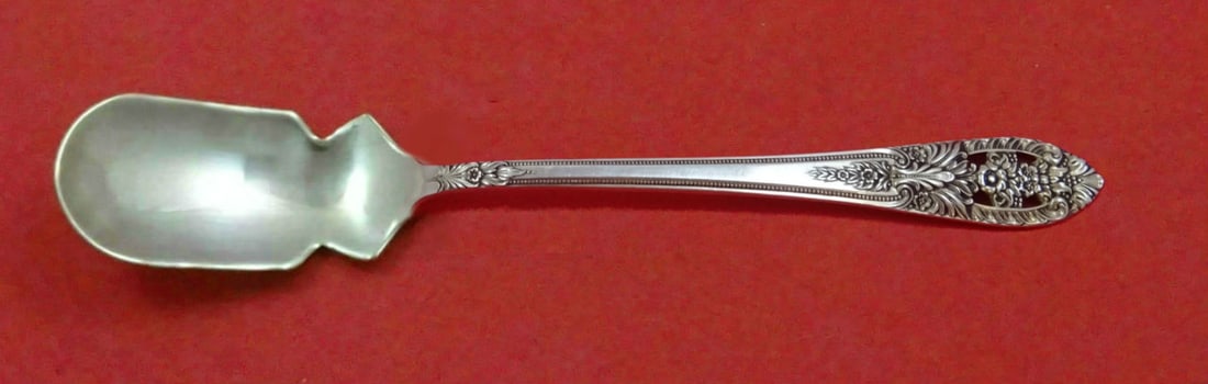 International Sterling Silver Crown Princess Horseradish Scoop 5 3/4 Custom Made: International Sterling Silver Crown Princess Horseradish Scoop 5 3/4 Custom Made This exquisite horseradish scoop is crafted from sterling silver and features the elegant Crown Princess pattern by Int