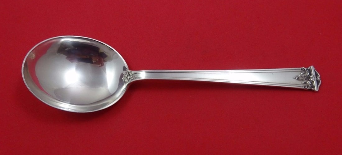 International Sterling Silver Trianon Gumbo Soup Spoon 7 1/8 Inch: International Sterling Silver Trianon Gumbo Soup Spoon 7 1/8 Inch This exquisite Trianon gumbo soup spoon by International is a beautiful example of sterling silver craftsmanship. Measuring 7 1/8 inch