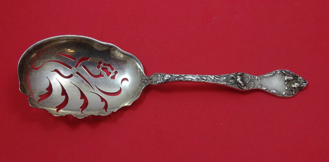 Reed and Barton Les Cinq Fleurs Sterling Silver Macaroni Spoon 9 1/4": Reed and Barton Les Cinq Fleurs Sterling Silver Macaroni Spoon 9 1/4" Discover the exquisite Les Cinq Fleurs Macaroni Spoon by Reed and Barton, crafted from high-quality sterling silver. This elegant